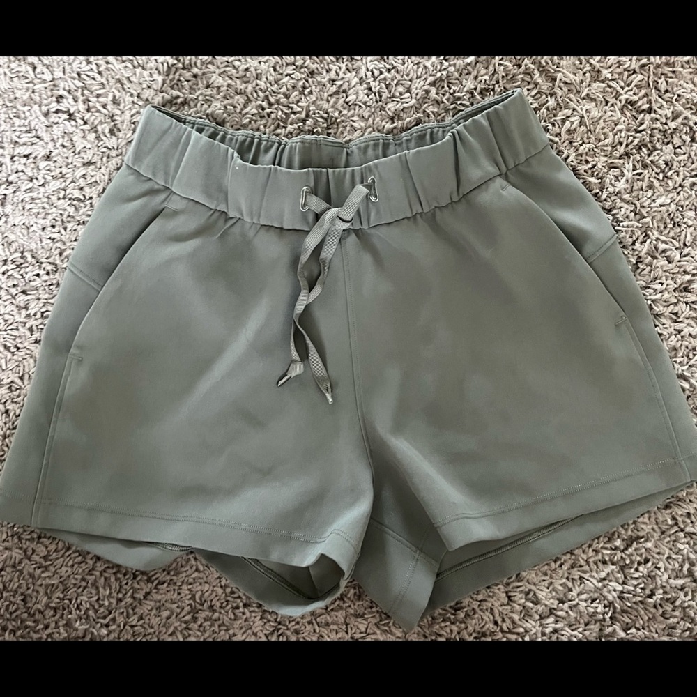 Lululemon sz 4 shorts